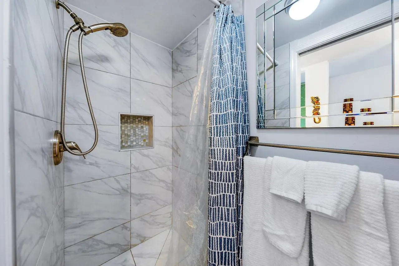 Downtown Hawaiian Theme Condo With Hot Tub, Pool & Beach - Kona Islander Inn Kailua-Kona Aparthotel